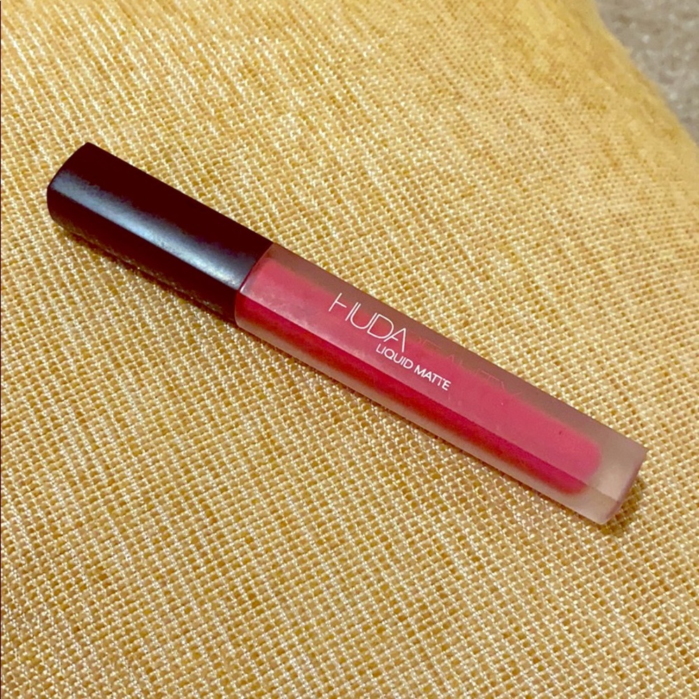 Huda Beauty Liquid Lip in VideoStar